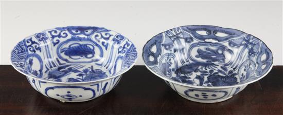 Two small Chinese Kraak blue and white barbed rim bowls, early 17th century, 14.5 and 15cm, one cracked